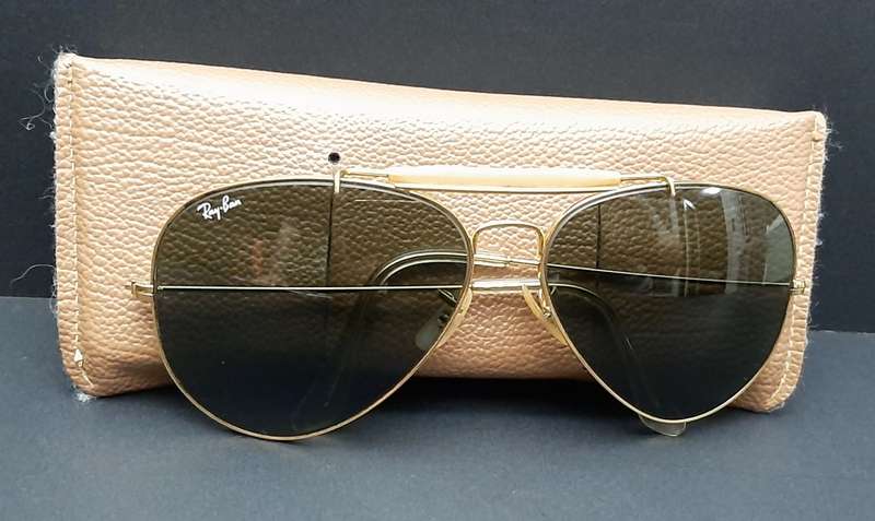 **STUNNING: 1980s Ray-Ban Ladies` Aviator Sunglasses w/ Case (USED).**