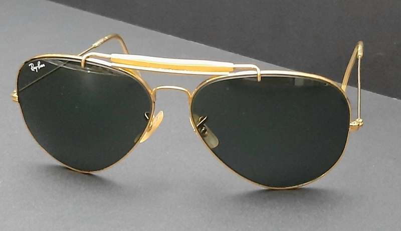 **STUNNING: 1980s Ray-Ban Ladies` Aviator Sunglasses w/ Case (USED).**