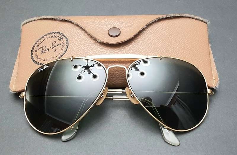 **STUNNING: 1980s Ray-Ban Ladies` Aviator Sunglasses w/ Case (USED).**