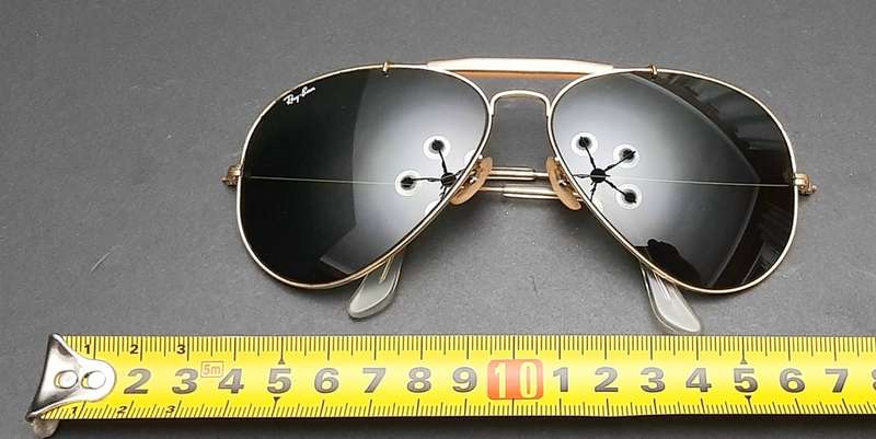 **STUNNING: 1980s Ray-Ban Ladies` Aviator Sunglasses w/ Case (USED).**