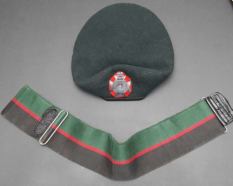 **Rhodesian Bush War: 1970s Rhodesia Regiment Beret w/ Badge & Stable Belt Length (57)**