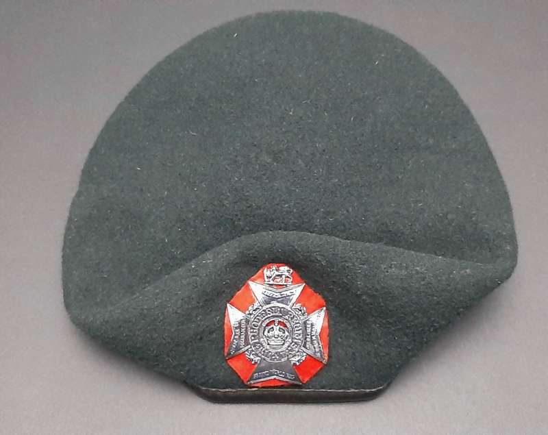 **Rhodesian Bush War: 1970s Rhodesia Regiment Beret w/ Badge & Stable Belt Length (57)**