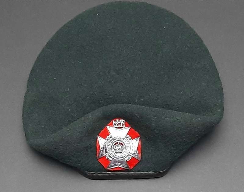 **Rhodesian Bush War: 1970s Rhodesia Regiment Beret w/ Badge & Stable Belt Length (57)**