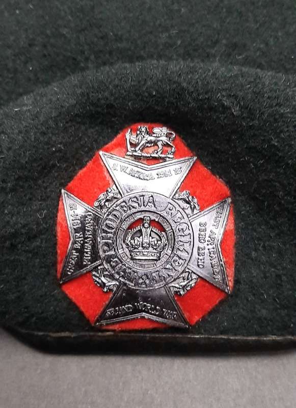 **Rhodesian Bush War: 1970s Rhodesia Regiment Beret w/ Badge & Stable Belt Length (57)**