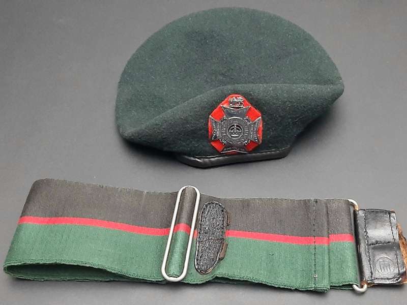 **Rhodesian Bush War: 1970s Rhodesia Regiment Beret w/ Badge & Stable Belt Length (57)**