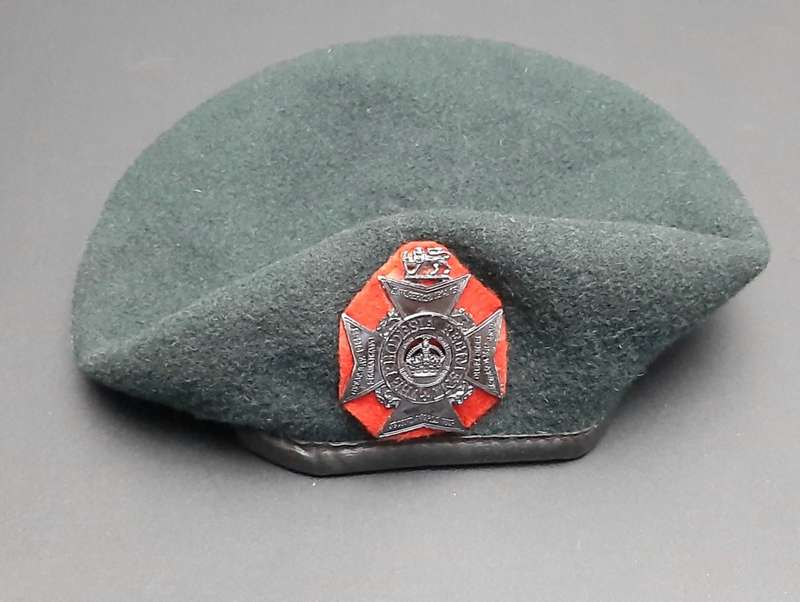 **Rhodesian Bush War: 1970s Rhodesia Regiment Beret w/ Badge & Stable Belt Length (57)**