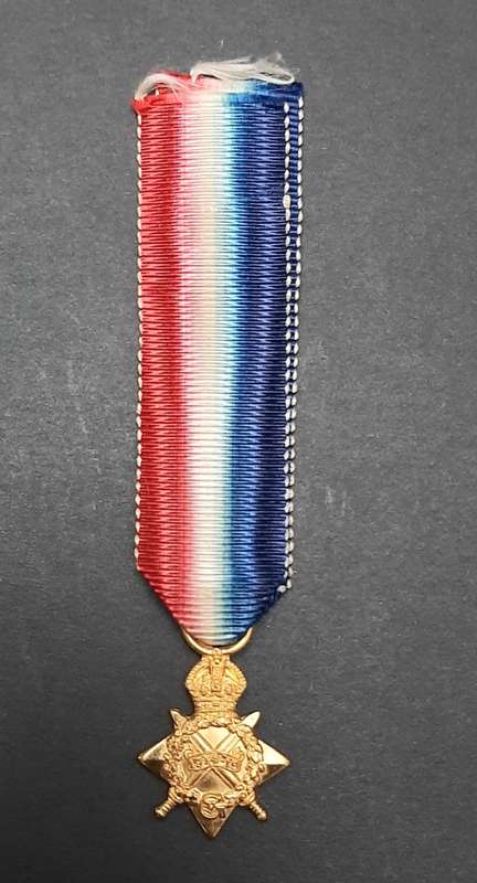 **WW1 : Miniature 1914-15 Star Medal w/ Silk Ribbon. **