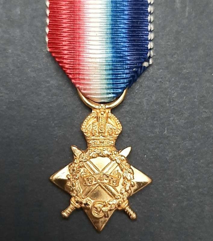 **WW1 : Miniature 1914-15 Star Medal w/ Silk Ribbon. **