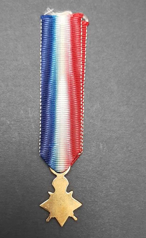 **WW1 : Miniature 1914-15 Star Medal w/ Silk Ribbon. **