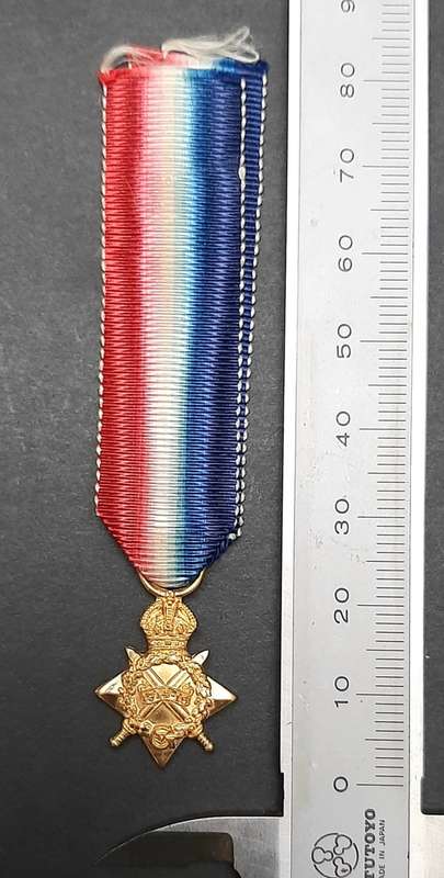 **WW1 : Miniature 1914-15 Star Medal w/ Silk Ribbon. **