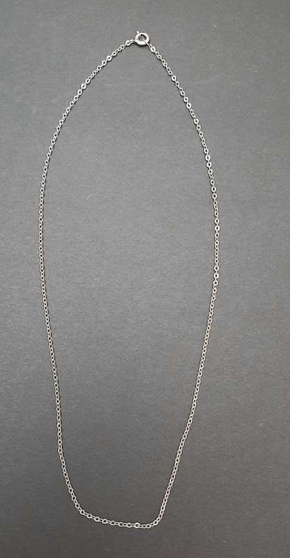 **STUNNING: .925 Sterling Silver Ladies` Delicate Necklace Chain(20cm).**