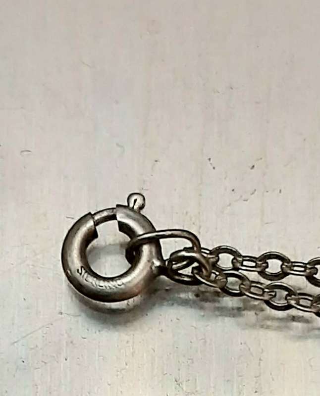 **STUNNING: .925 Sterling Silver Ladies` Delicate Necklace Chain(20cm).**