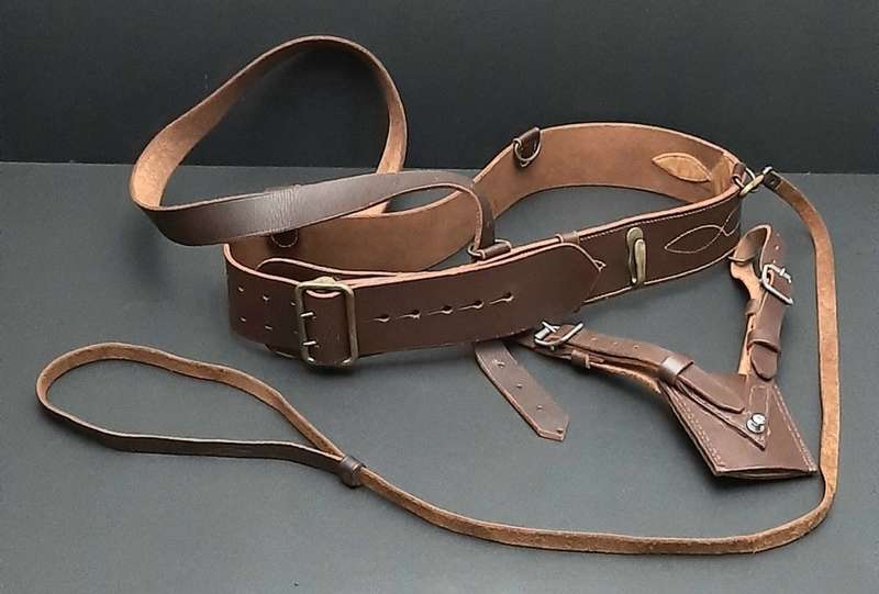 **Border War : 1960s SADF Officer`s Sam Browne Belt Assemblage (X - LARGE).**