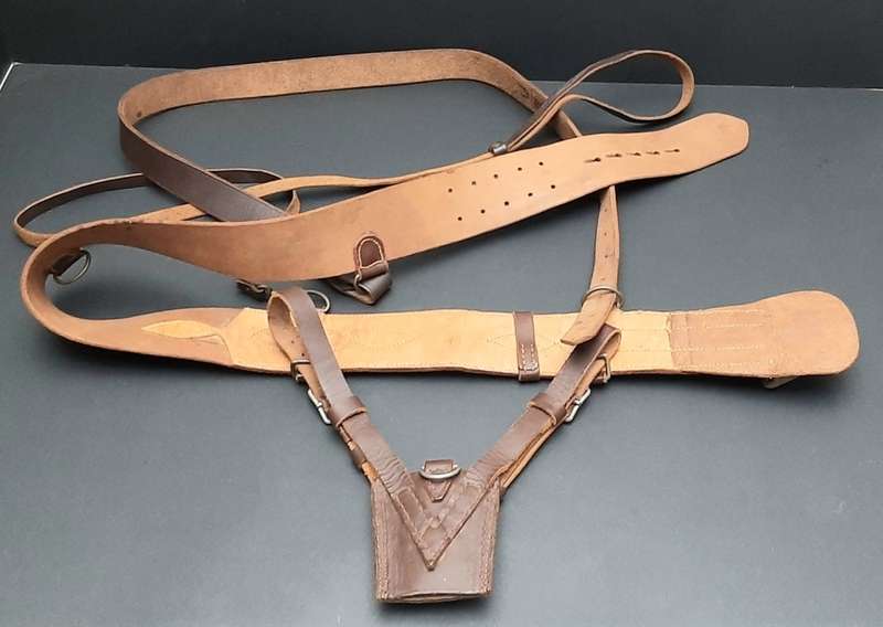 **Border War : 1960s SADF Officer`s Sam Browne Belt Assemblage (X - LARGE).**