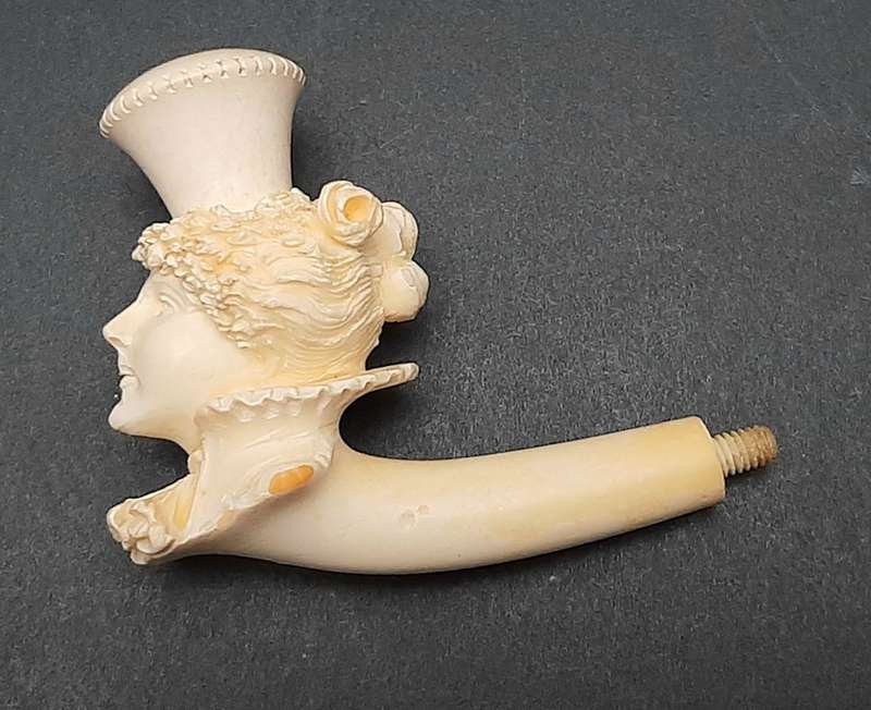 19th century German `Dame Pattern` Meerschaum pipe bowl with leather case (8cm x 6cm)