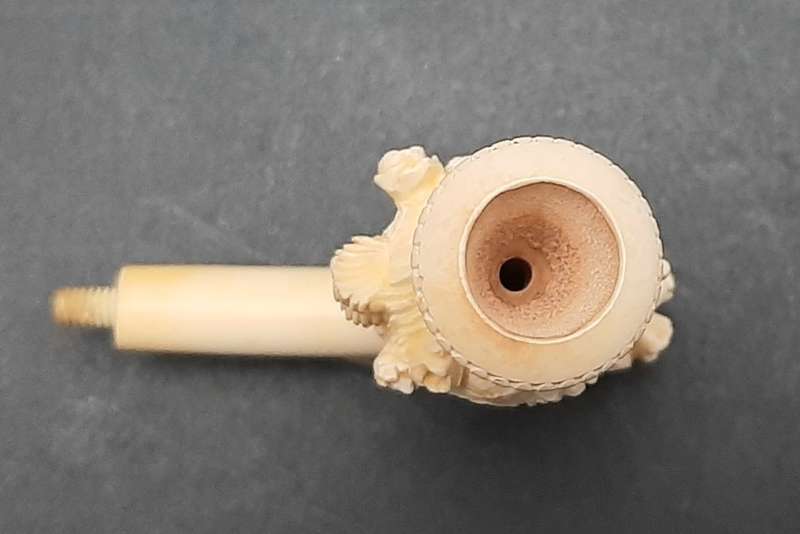 19th century German `Dame Pattern` Meerschaum pipe bowl with leather case (8cm x 6cm)