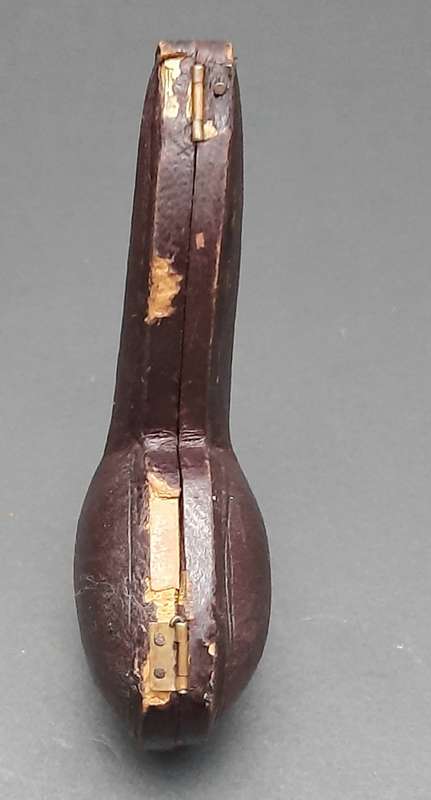 19th century German `Dame Pattern` Meerschaum pipe bowl with leather case (8cm x 6cm)