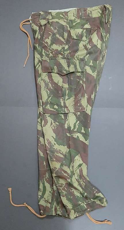 **RARE: 1960s Portuguese `Ultramar` Lizard Patt. Camouflage Trousers (Medium).**