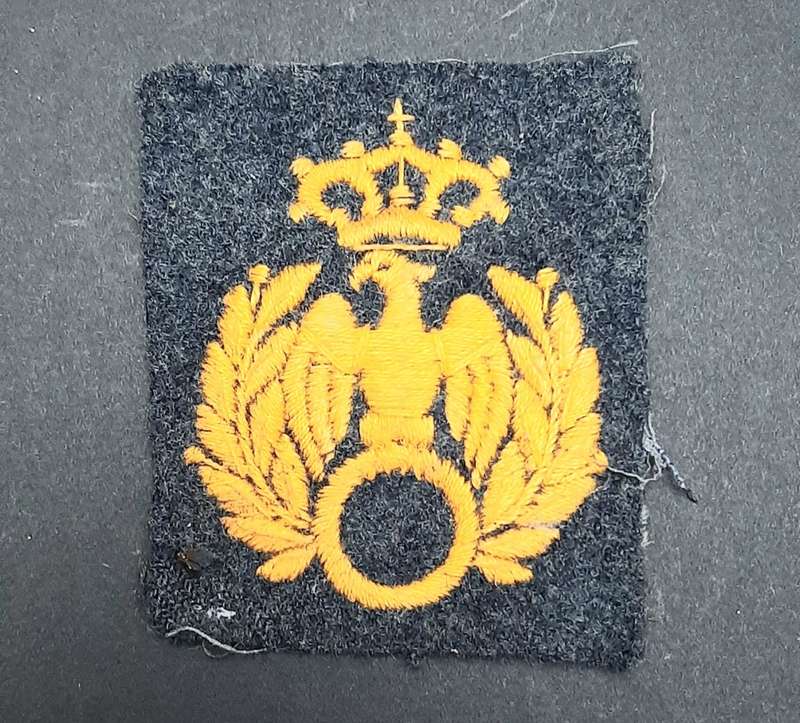 **WW2  : 1940s Italian Airforce Officer`s Aviation Specialist Embr. Cap Badge*
