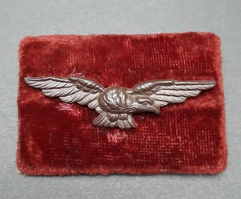 **RARE: WW2 SA Air Force Path Finder Bomber Badge w/ Stabilizer (Pins).**