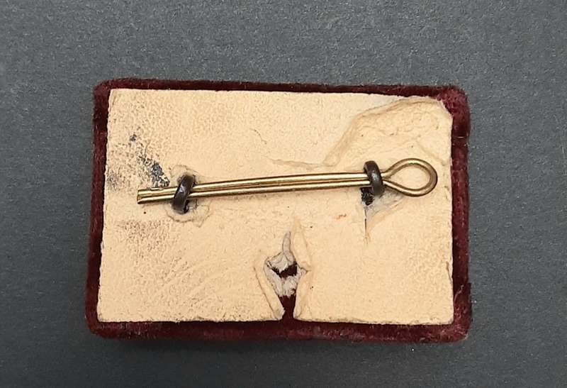 **RARE: WW2 SA Air Force Path Finder Bomber Badge w/ Stabilizer (Pins).**
