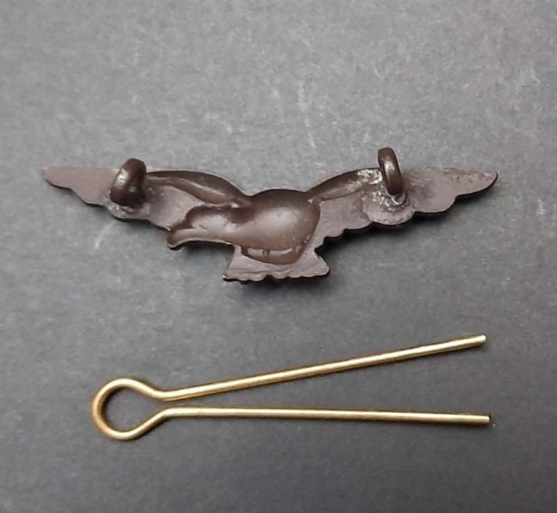 **RARE: WW2 SA Air Force Path Finder Bomber Badge w/ Stabilizer (Pins).**