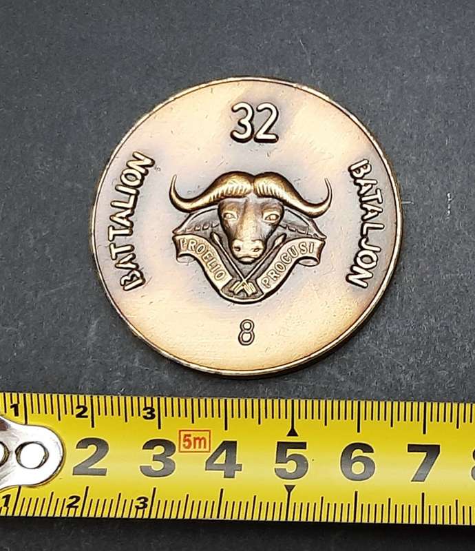 ** RARE Border War : 1989  Maj-General D.J. Mortimer 32 Battalion Medallion w/ Case (No.8).**