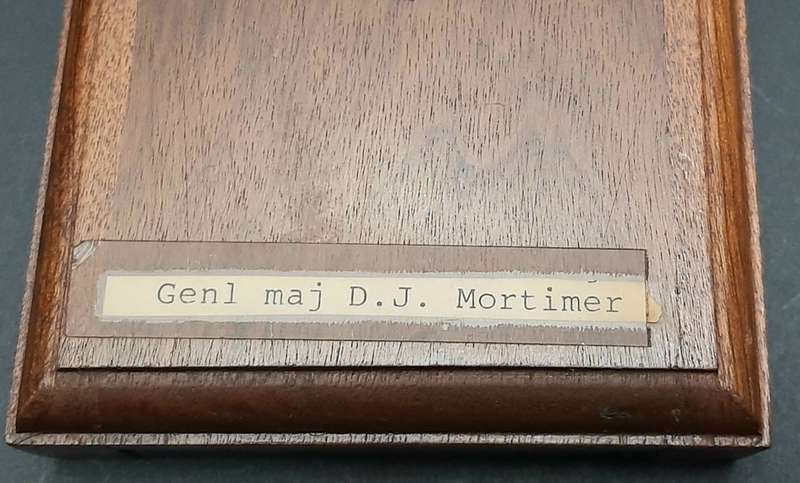 ** RARE Border War : 1989  Maj-General D.J. Mortimer 32 Battalion Medallion w/ Case (No.8).**