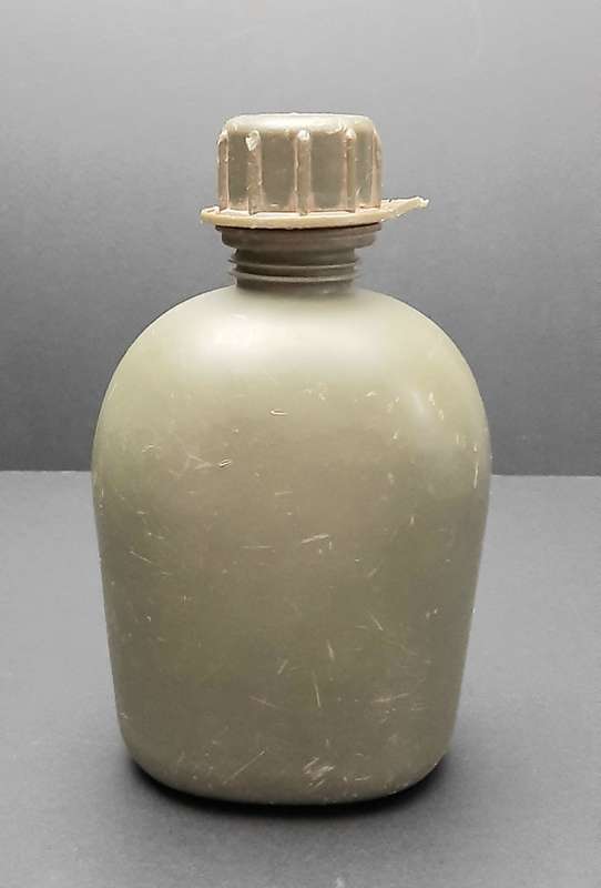 **Border War : 1980s SADF 1L Green Waterbottle (USED).**