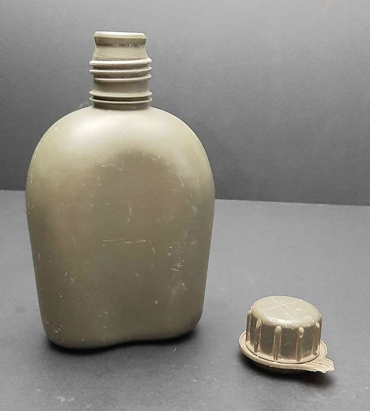 **Border War : 1980s SADF 1L Green Waterbottle (USED).**
