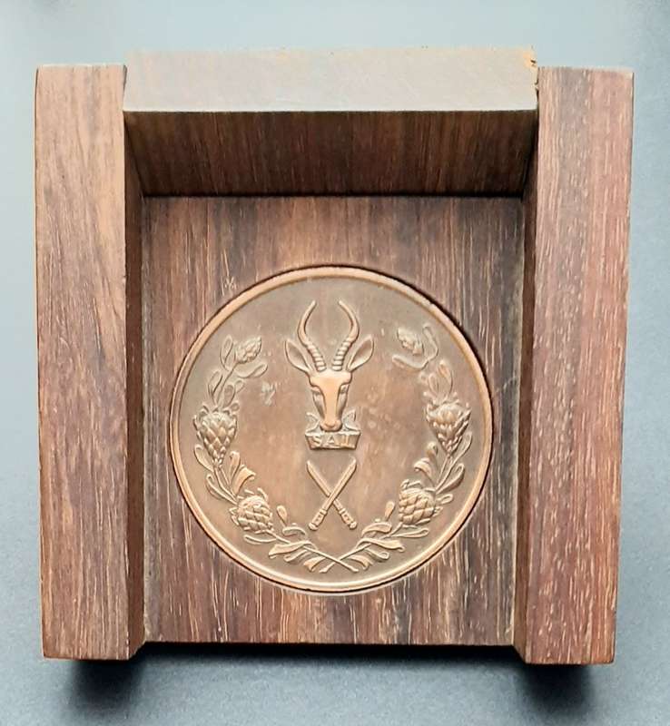 **RARE: 1980s SADF Maj-General D.J. Mortimer SA Infantry School/ Association Award Lot x 9 Pcs.**