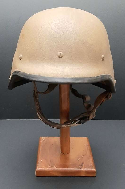 **Border War : 1980s SADF Nutria M87 Ballistic Helmet #2(MEDIUM).**