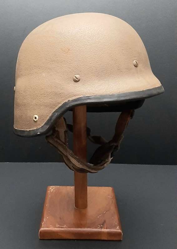 **Border War : 1980s SADF Nutria M87 Ballistic Helmet #2(MEDIUM).**