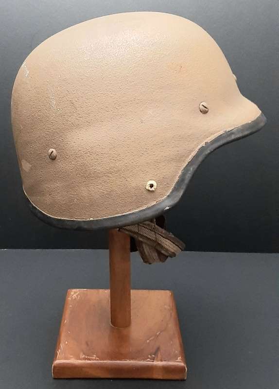 **Border War : 1980s SADF Nutria M87 Ballistic Helmet #2(MEDIUM).**