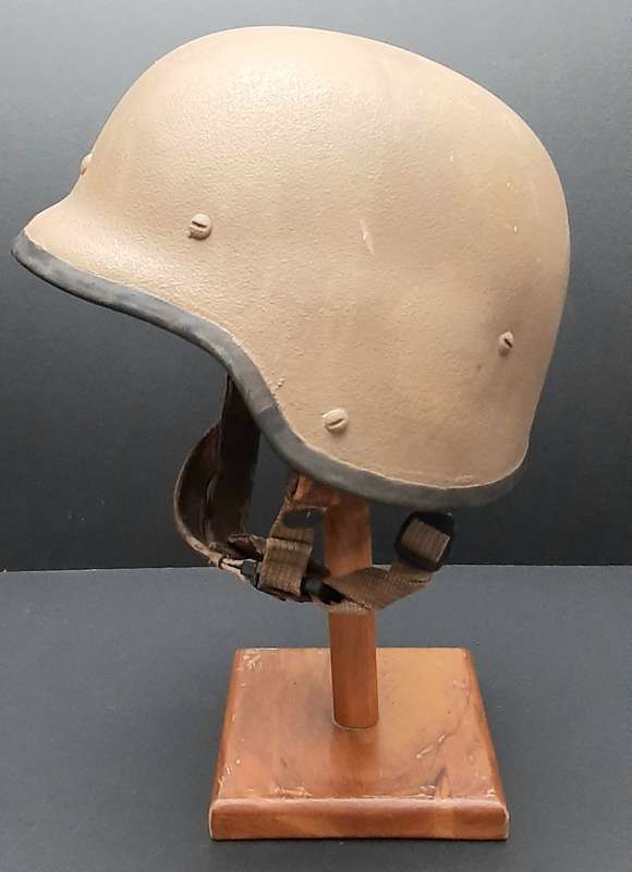 **Border War : 1980s SADF Nutria M87 Ballistic Helmet #2(MEDIUM).**