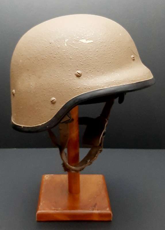 **Border War : 1980s SADF M87 Nutria Ballistic Helmet #3(LARGE).**