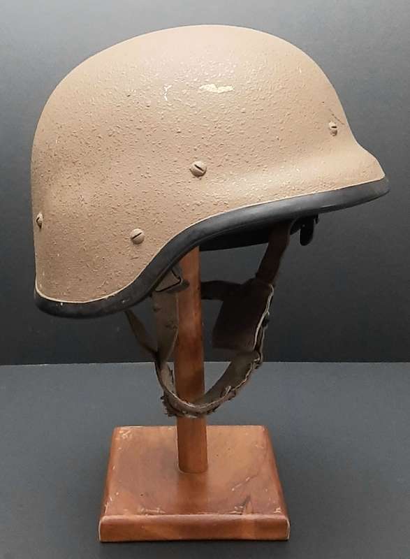 **Border War : 1980s SADF M87 Nutria Ballistic Helmet #3(LARGE).**