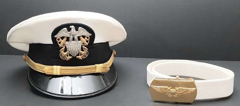 **1990s U.S. Navy : Aviation Commander Service Cap & Dress Belt (59/ Large).**