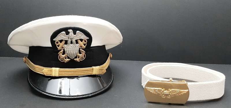 **1990s U.S. Navy : Aviation Commander Service Cap & Dress Belt (59/ Large).**