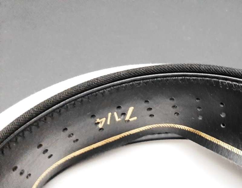 **1990s U.S. Navy : Aviation Commander Service Cap & Dress Belt (59/ Large).**