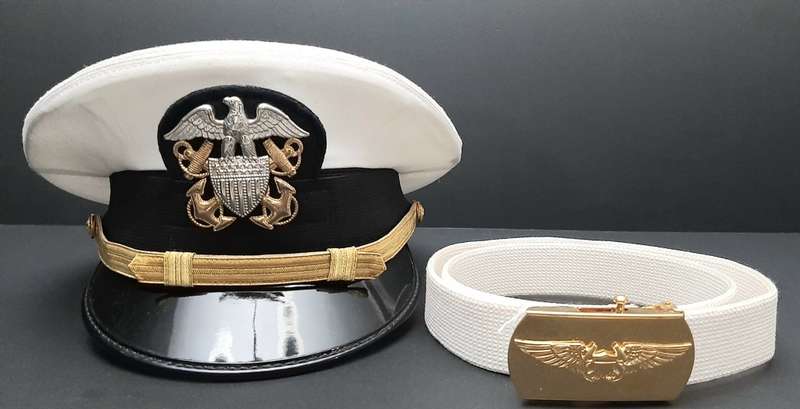 **1990s U.S. Navy : Aviation Commander Service Cap & Dress Belt (59/ Large).**
