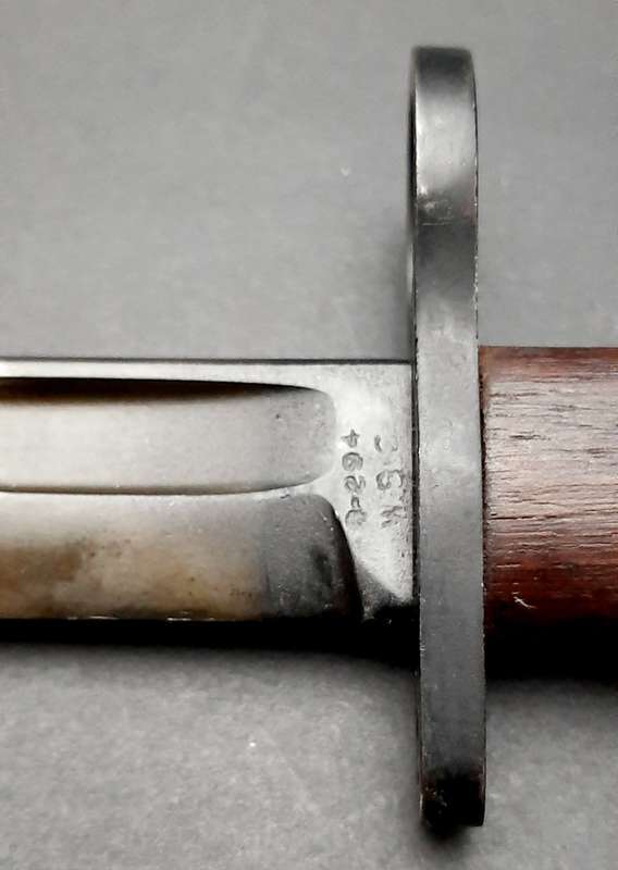 **RARE: WW2 British NO.5 Jungle Carbine Bayonet w/ Steel Scabbard.**