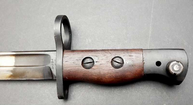 **RARE: WW2 British NO.5 Jungle Carbine Bayonet w/ Steel Scabbard.**