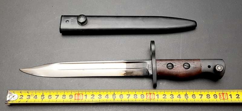 **RARE: WW2 British NO.5 Jungle Carbine Bayonet w/ Steel Scabbard.**