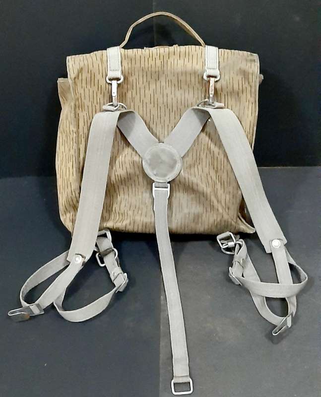 **Border War : 1980s  East German / NVA `Rain Drop` Camouflage Field Pack w/ Straps.**Camouflage.**