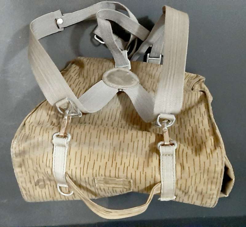 **Border War : 1980s  East German / NVA `Rain Drop` Camouflage Field Pack w/ Straps.**Camouflage.**