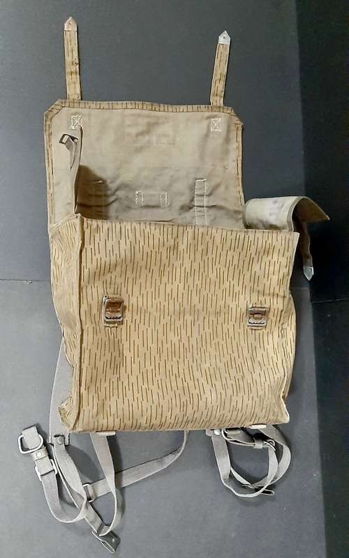 **Border War : 1980s  East German / NVA `Rain Drop` Camouflage Field Pack w/ Straps.**Camouflage.**