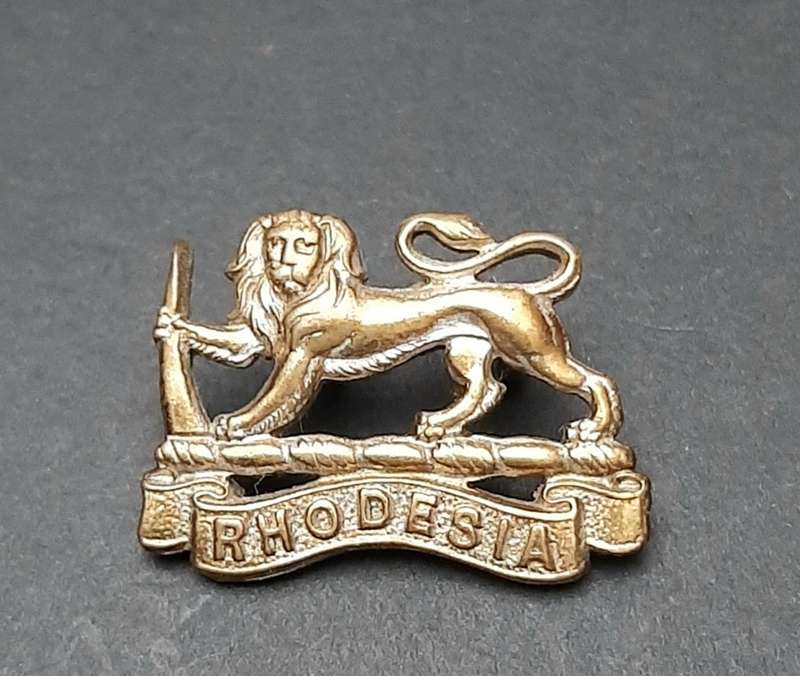 **RARE: WW2 Southern Rhodesia Army Collar Badge w/ Lugs (Firmin).**