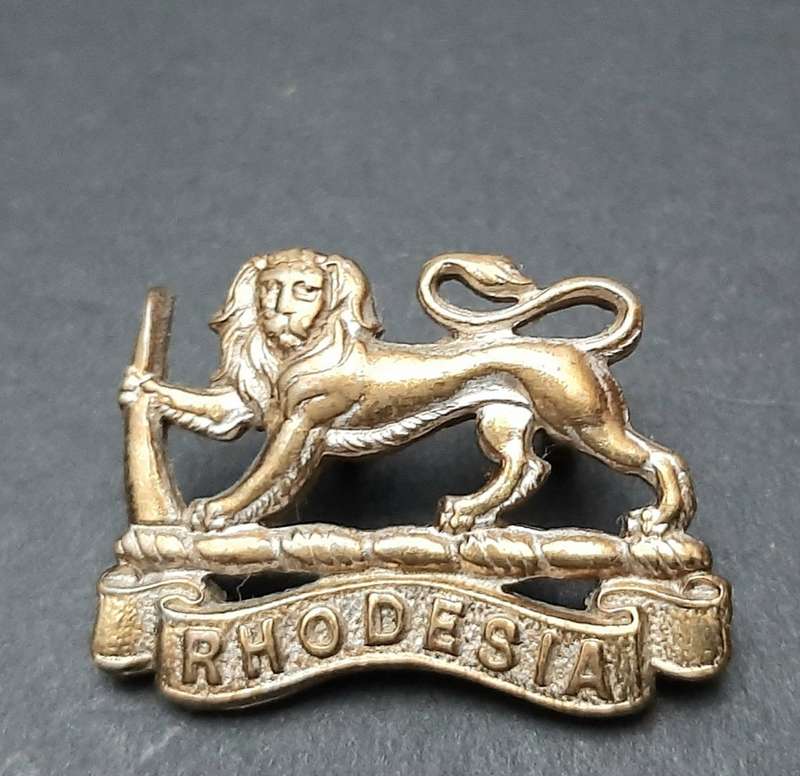 **RARE: WW2 Southern Rhodesia Army Collar Badge w/ Lugs (Firmin).**