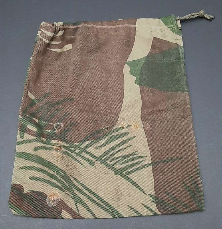 ** Rhodesian Bush War: 1970s Camouflage Rhodesian Army Toiletry Bag (26cm x 30cm).**